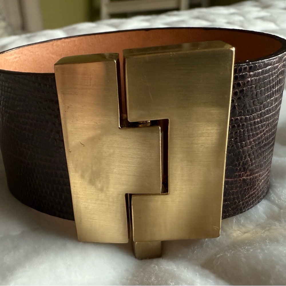 Elegant Gold and Brown Bracelet